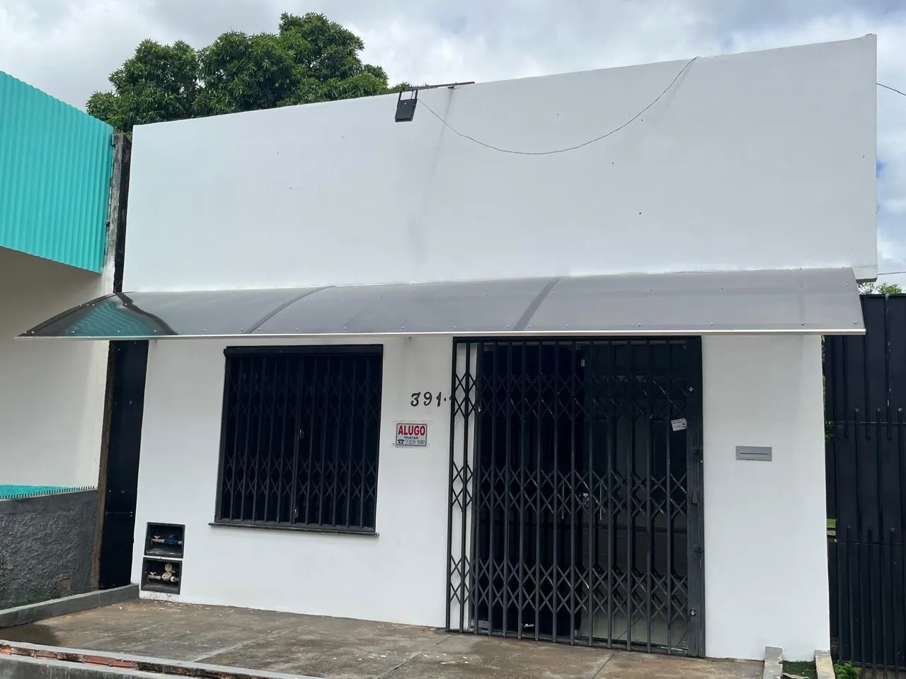 Aluga-se imóvel comercial
