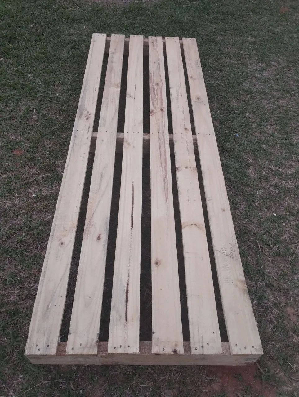 Large wooden pallet64169253899523122