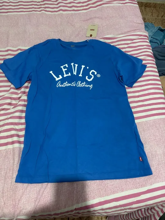 camisa levis nova na etiqueta retirada na praça dos trabalhadores