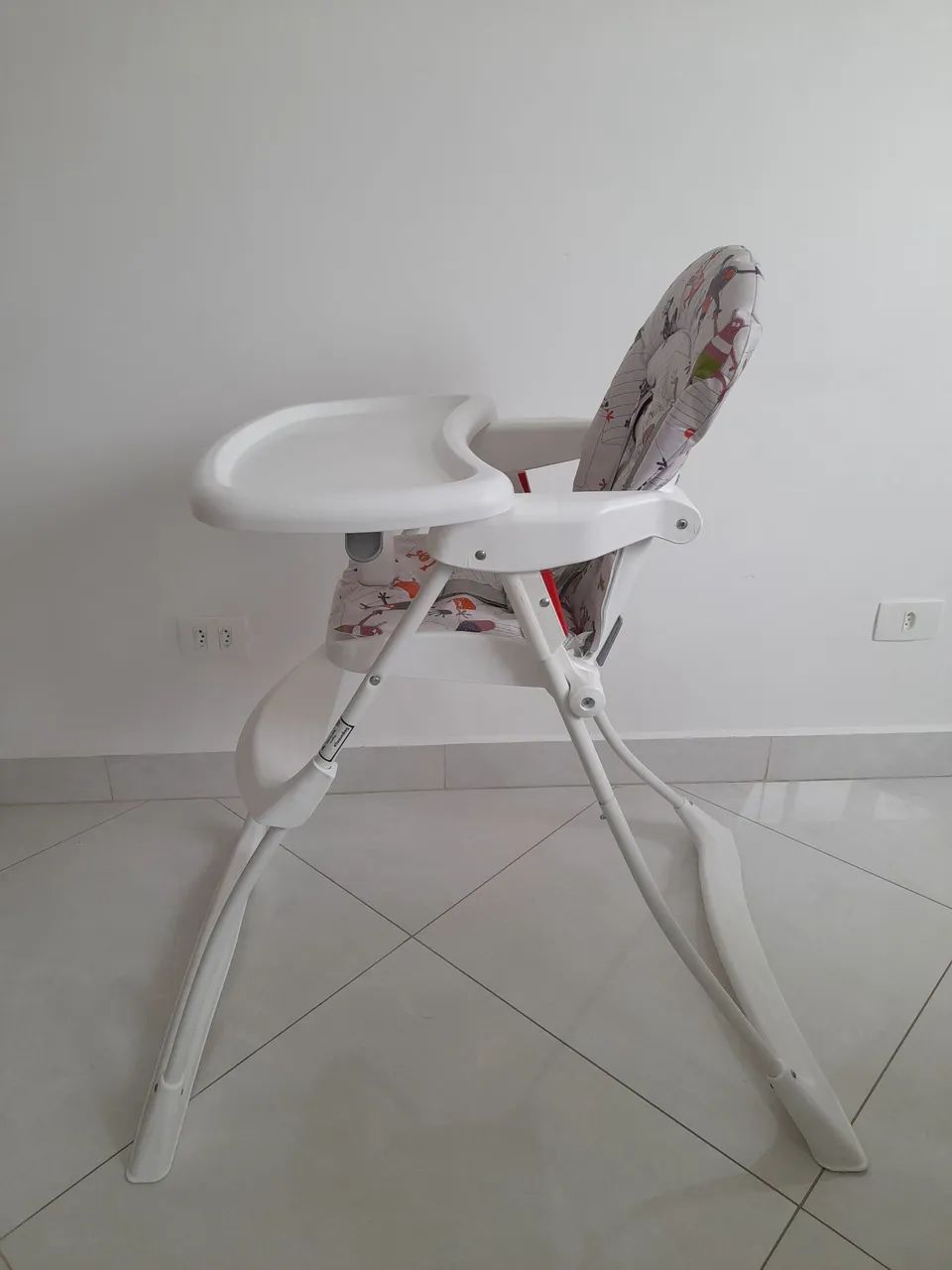 Cadeirão para Refeição Burigotto Bon Appetit+ Monstrinhos (Usado) - Foto 3