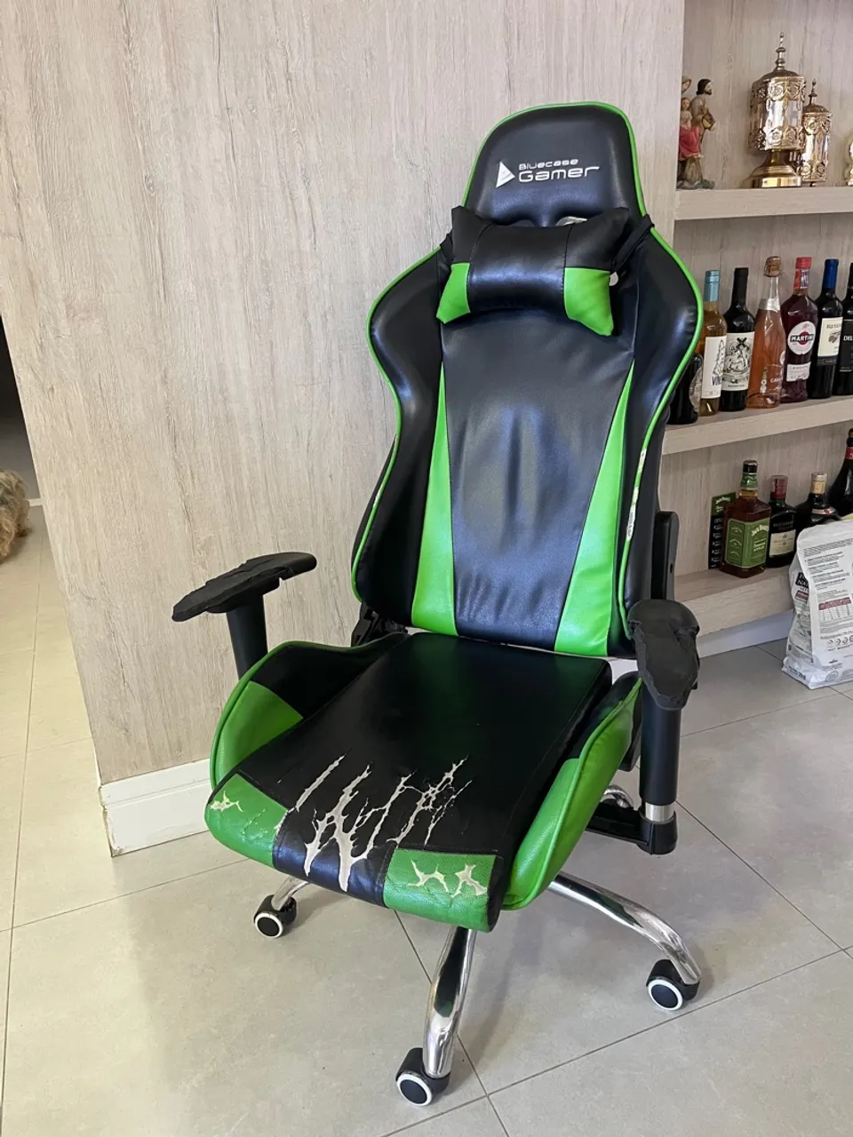 Cadeira Gamer Ergonômica Bluecase com Detalhes em Verde