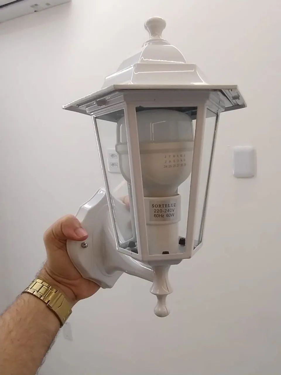 ARANDELA COLONIAL E-27 MAX-60W SORTE LUZ COM LAMPADA LED 20W