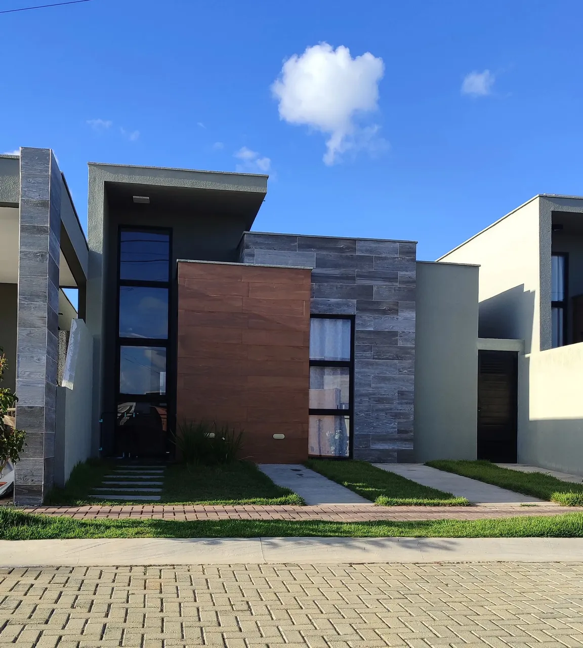 Alugo casa no condomínio Itatiaia com 3/4 (1 suíte), com armários na cozinha em Feira de S