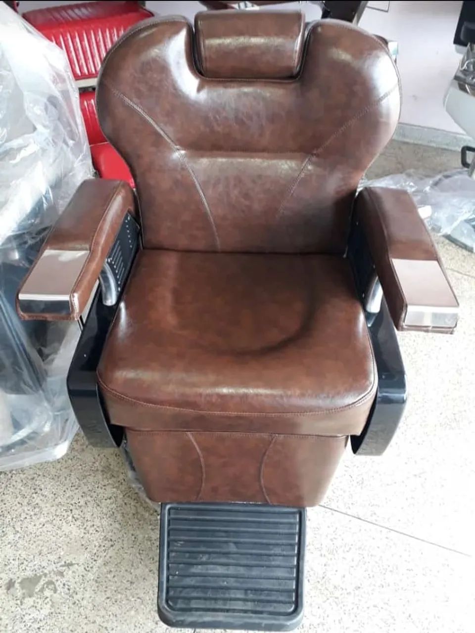 Cadeira de Barbeiro Reclinável - Conforto e Estilo! - Foto 5