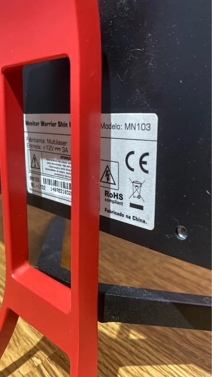 Monitor curvo com defeito
