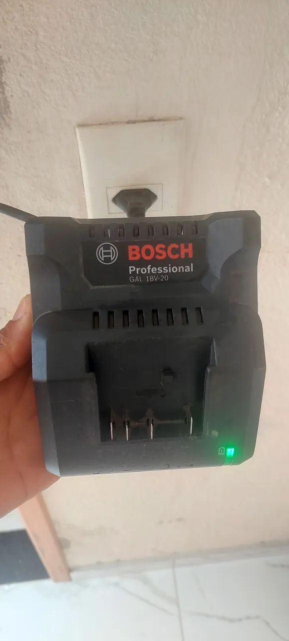 Bateria  e Carregador Bosch 18V 2.0Ah - Foto 4