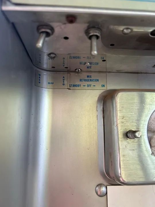 Máquina Taylor de mesa + Mixer p/ MILKSHAKE - Foto 4