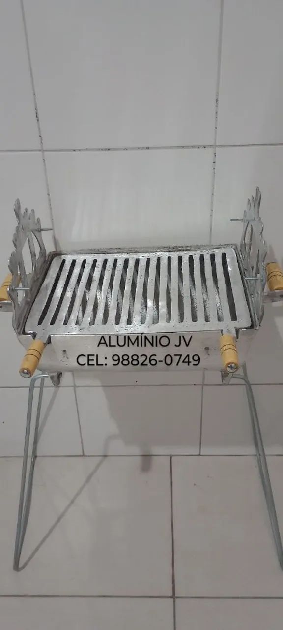CHURRASQUEIRA GRANDE DE ALUMÍNIO COM SUPORTE LATERAL