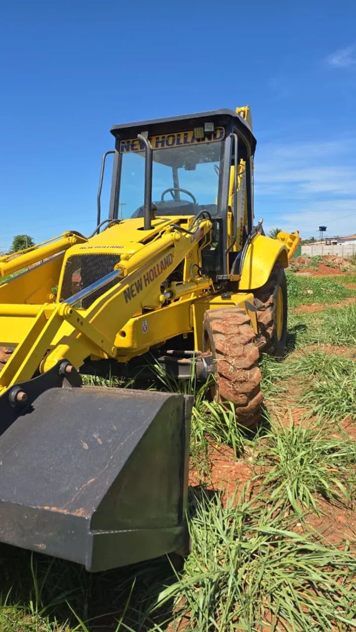 Retroescavadeira New Holland 2012 4x4 LB110 - Foto 2