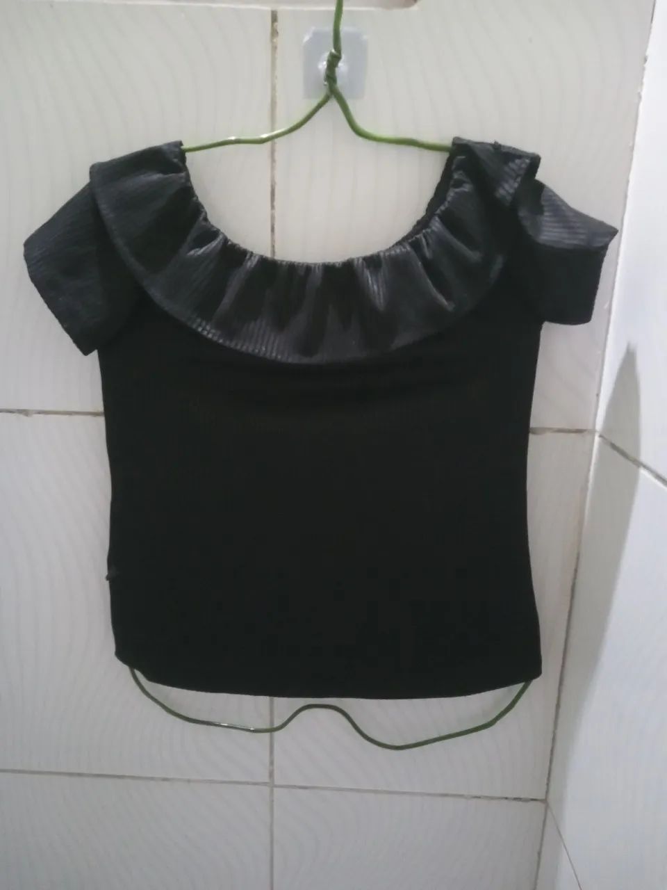 Blusa Preta com babados Feminino M  - Foto 4