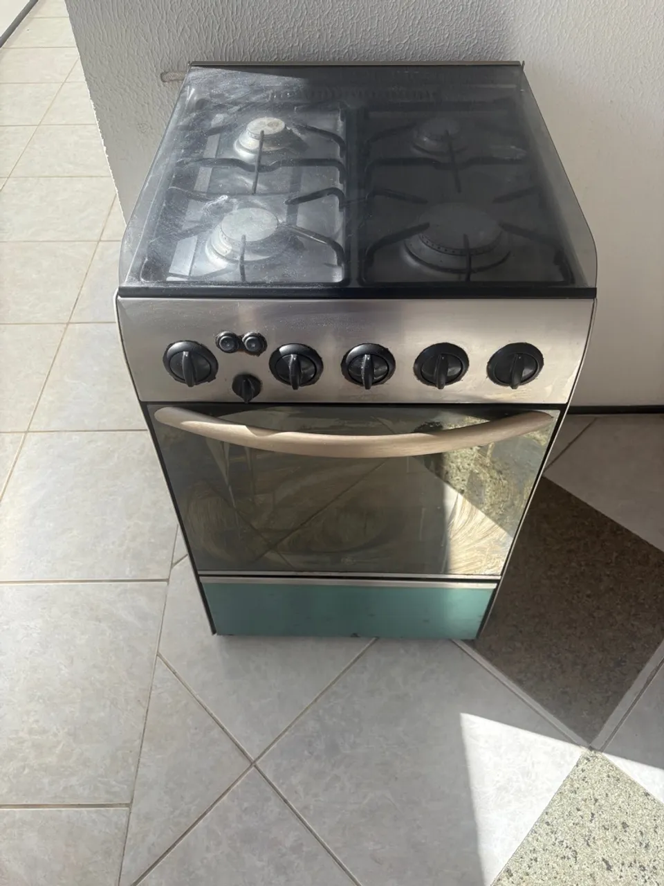 Fogão a gás com forno - Prático e eficiente