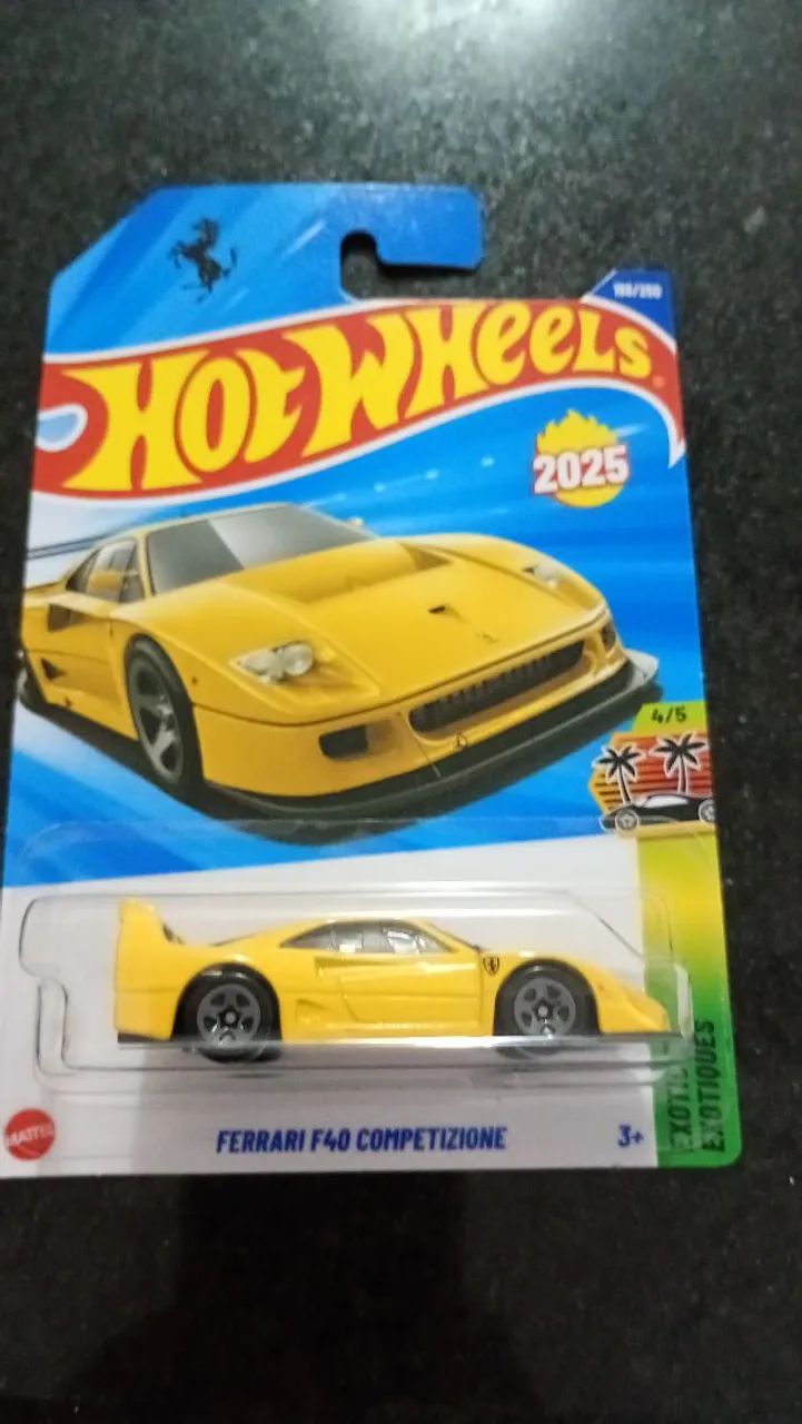 Hotwheels Ferrari F40 amarela 