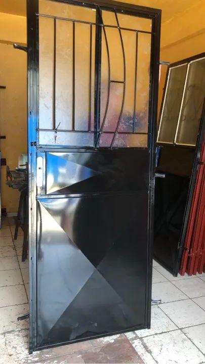 Porta de Ferro com Grade - Foto 2