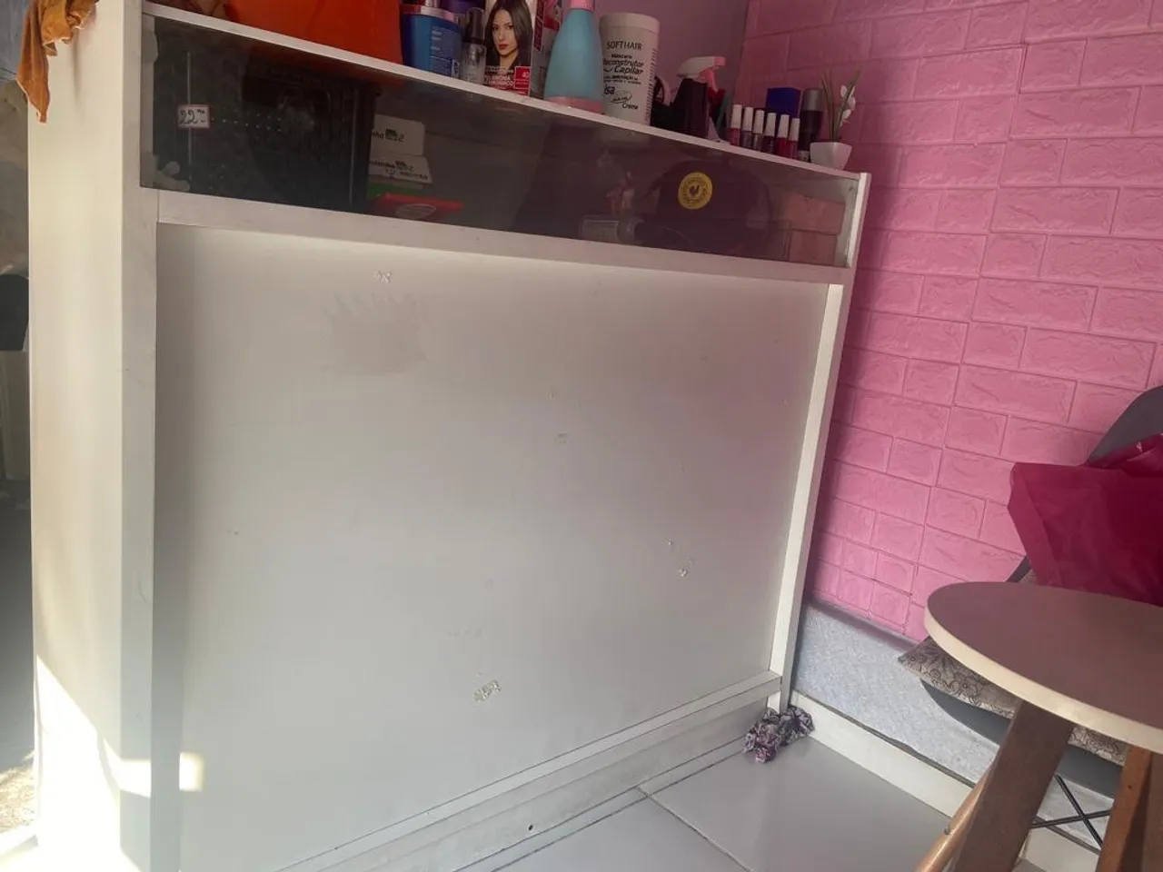 Armário de Escritório Branco com Prateleira