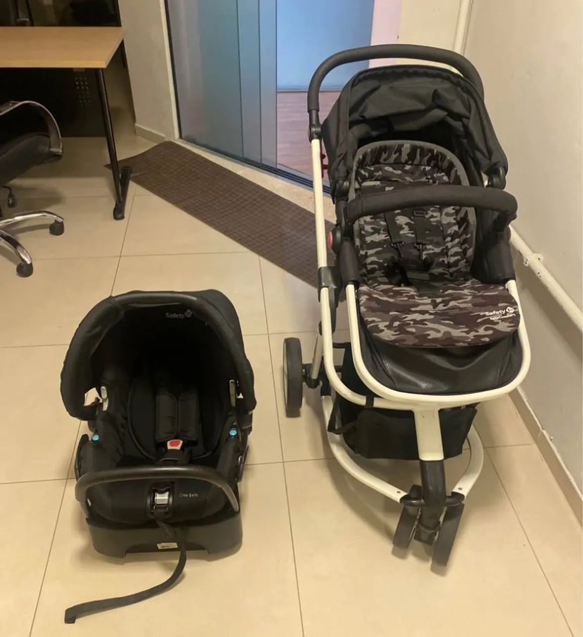 Carrinho de bebê com bebê conforto  - Foto 3