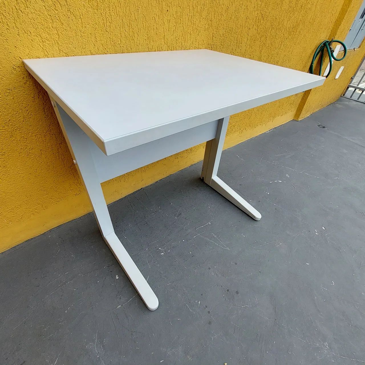 Mesa de Escritório cinza 80x60cm - Foto 2