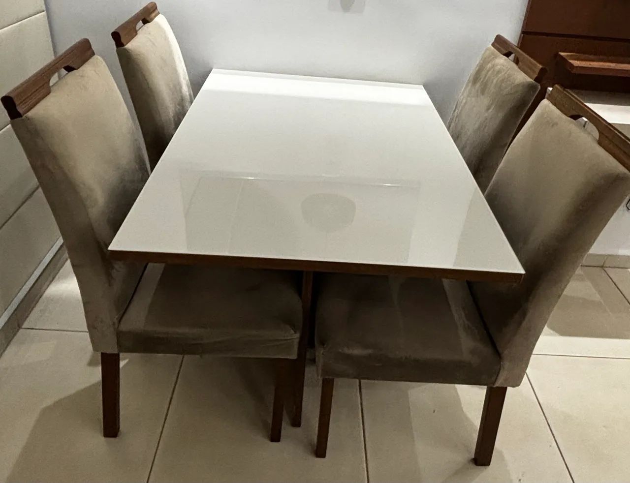 Mesa com 4 Cadeiras