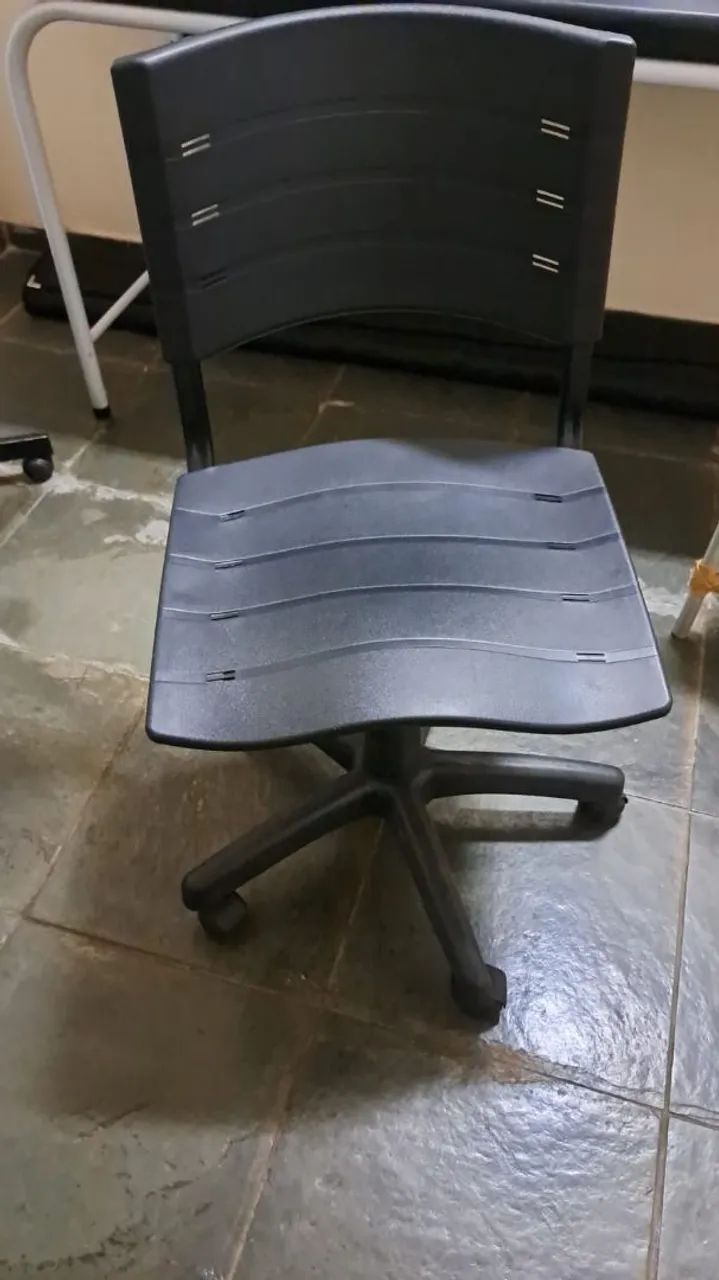 Cadeira giratória com regulagem de altura