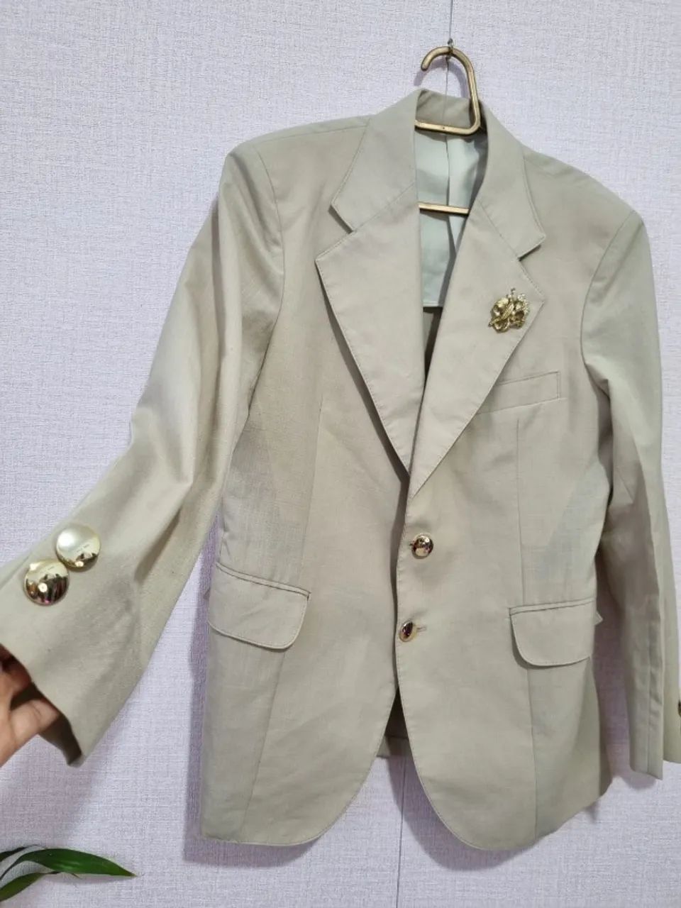 BLAZER BEGA COM BROCHE DOURADO