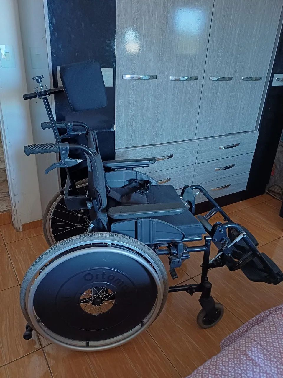 Cadeira de Rodas Ortomobil com apoio para cabeça - Foto 2