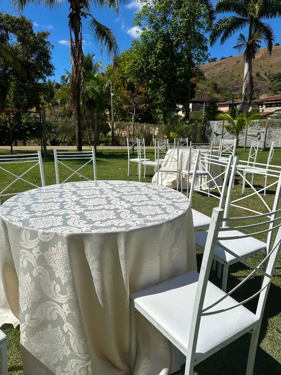 Cadeiras Tiffany para eventos 