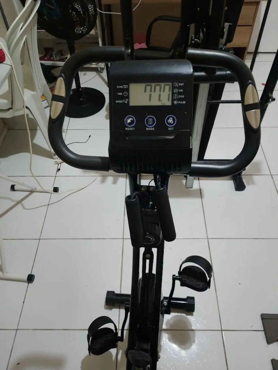 Bicicleta Ergométrica Vertical Dobrável - Foto 2