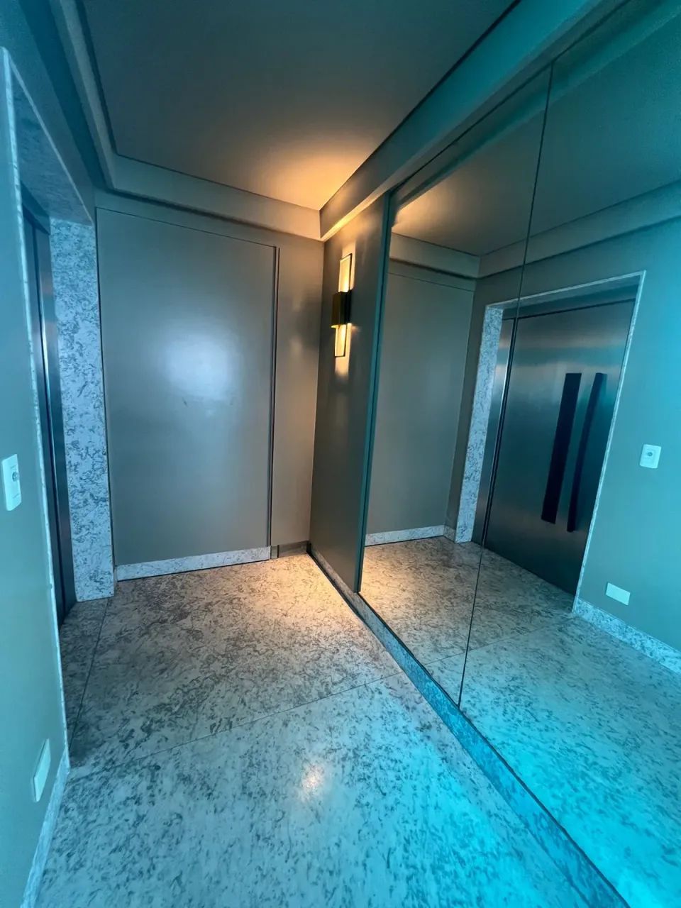Cobertura, Avenida Boa viagem, toda reformada ,decorada 4 sts, 6 vgs, 1/por andar. - Foto 7