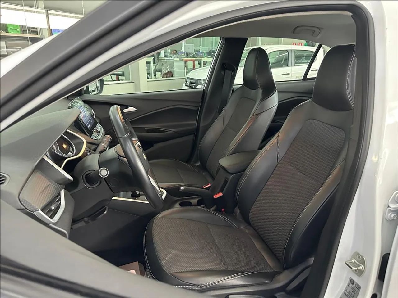 Chevrolet Onix Plus LTZ 1.0 12V TB Flex Aut. 4P 2025 - Foto 8