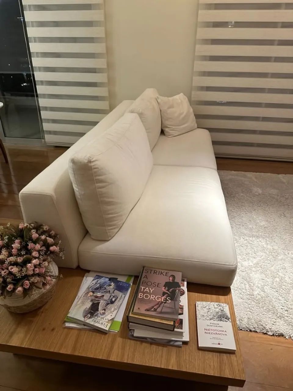 Sofá Clami Daloa De Luxo Em Linho Bege Liso - Foto 2