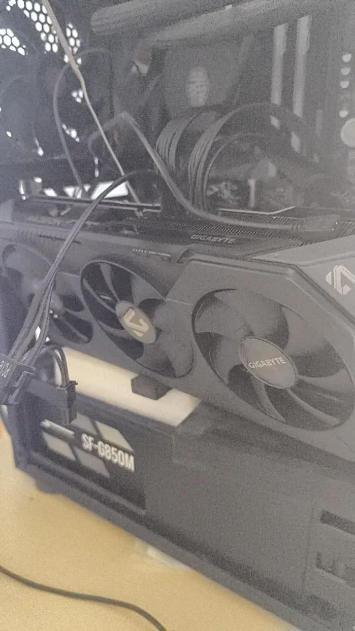 GIGABYTE 9070 GAMING OC - Foto 3