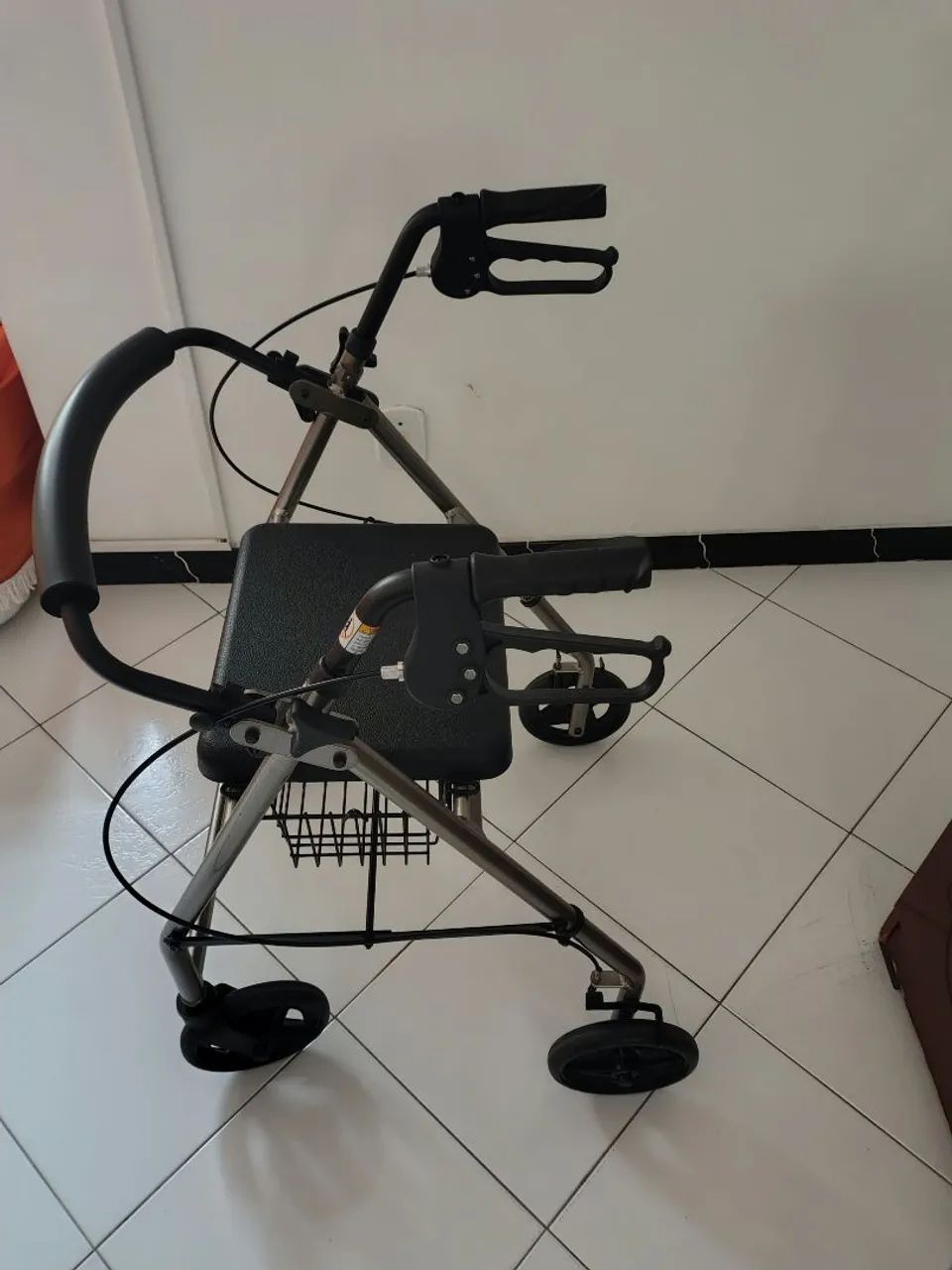 Andador para idoso de 4 rodas - Foto 4