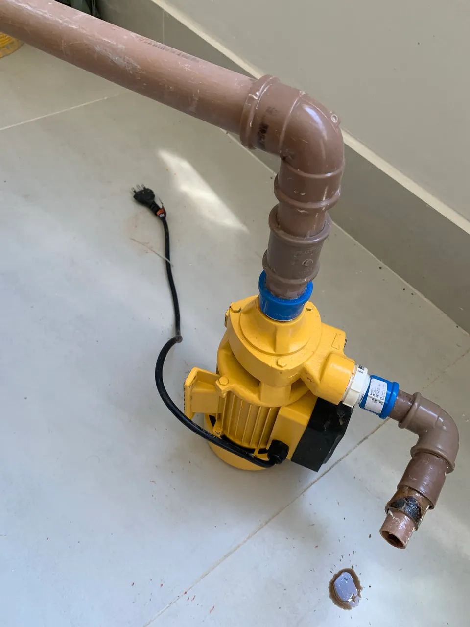 Bombaw d?Água Elétrica - Em Bom Estado Vendo bomba d?água elétrica - Foto 2