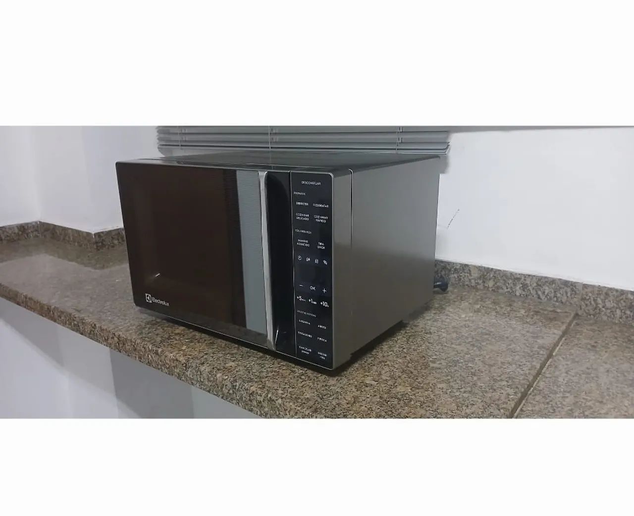 Microondas Eletrolux 23litros 220w - Foto 3