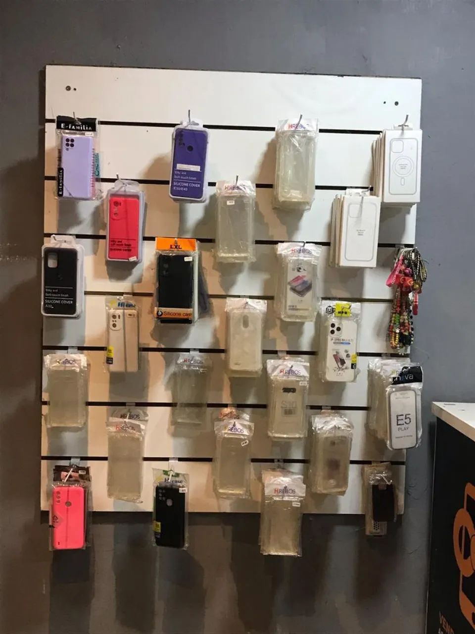 painel branco + todos os ganchos