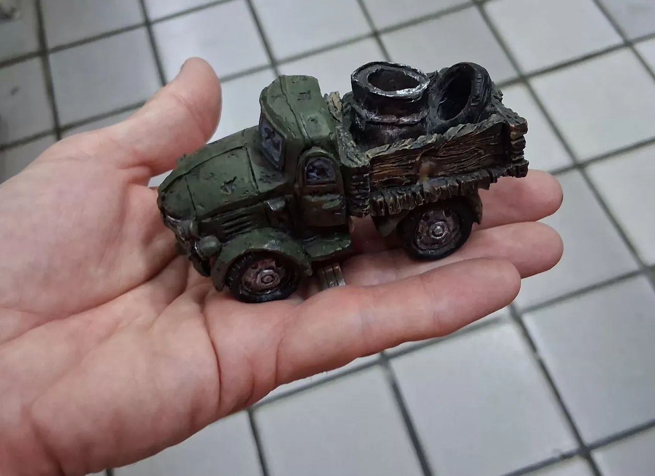 Miniatura de caminhão em resina