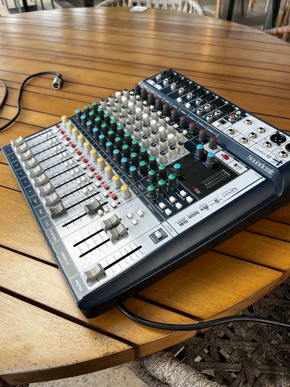 Mesa de som soundcraft signature 12