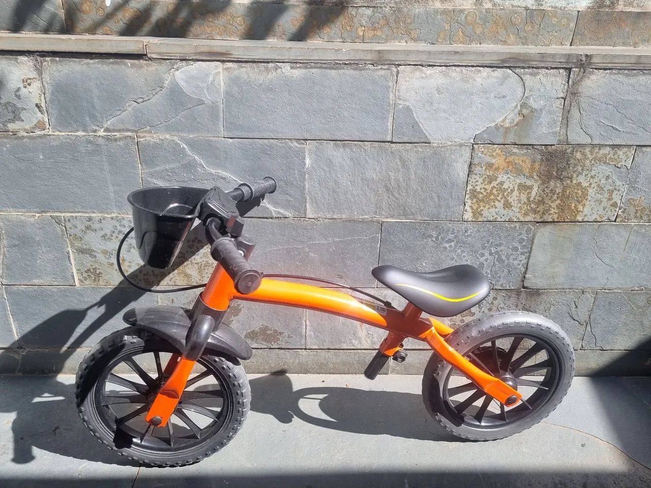 Bicicleta de equilíbrio Infantil com cestinha. - Foto 3