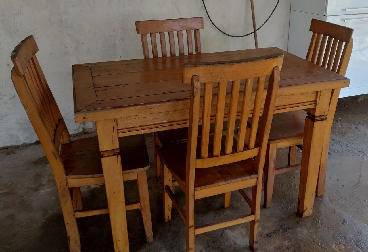 Mesa De Madeira De Demolição com 4Cadeiras  - Foto 3