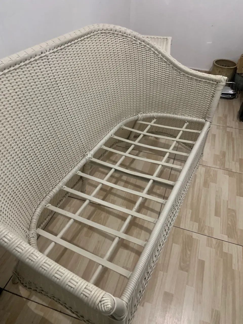 POLTRONA EM FIBRA ( BRETON ACTUAL) + MESA ALTA CANTO  - Foto 2