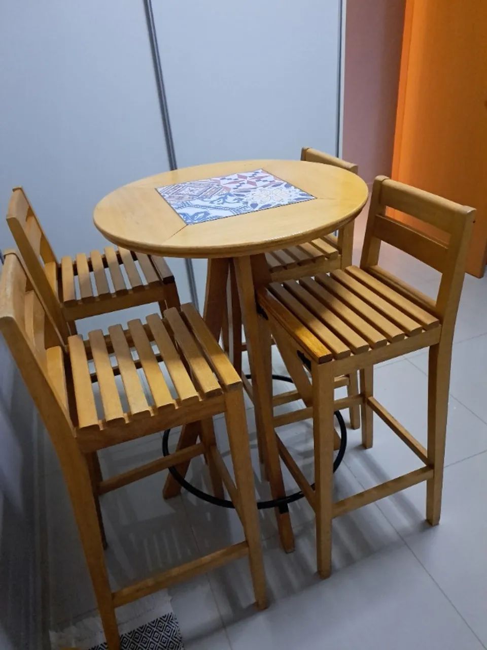 Mesa Bistro com banquetas