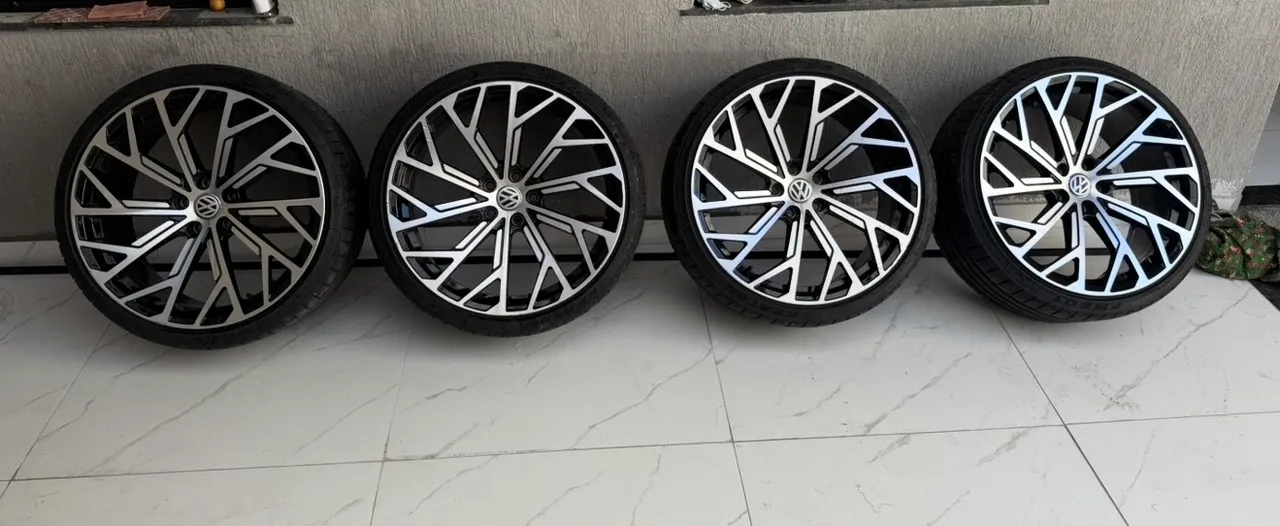 rotiform CCV 19インチ8.5J PCD112 235/35r19 Jogo De Rodas Rotiform CCV Prata 5x112 - 19x8,5 aro 19 tala 8,5