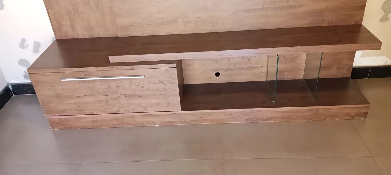 Rack com painel para TV, amplo e funcional, amadeirado em dois tons - Foto 4