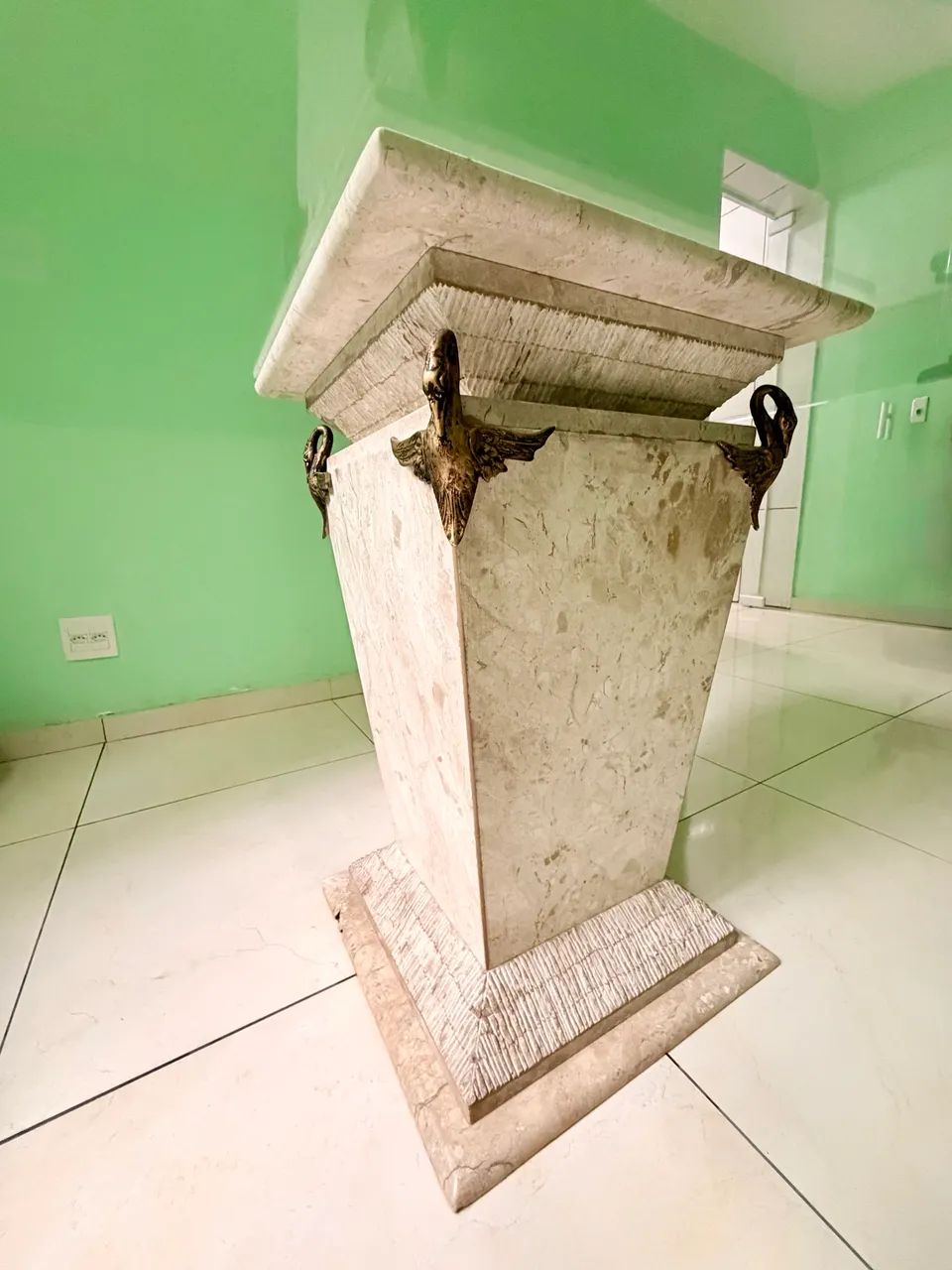 Mesa de jantar de tampo de vidro e base de mármore 1,40 x 1,40 - Foto 4