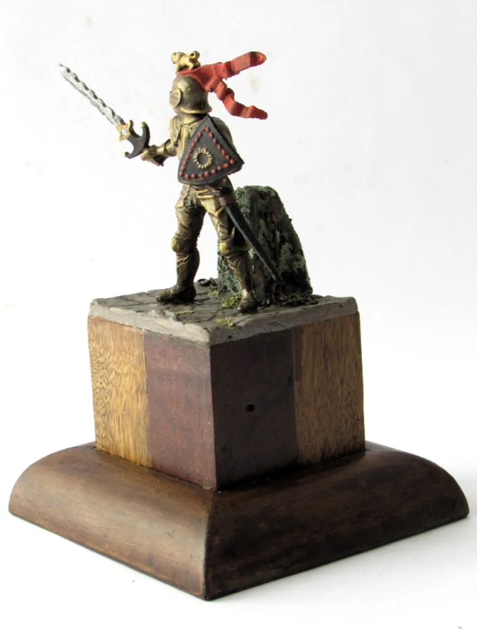 Cavaleiro Medieval Com Espada - Pintado À Mão - Foto 3