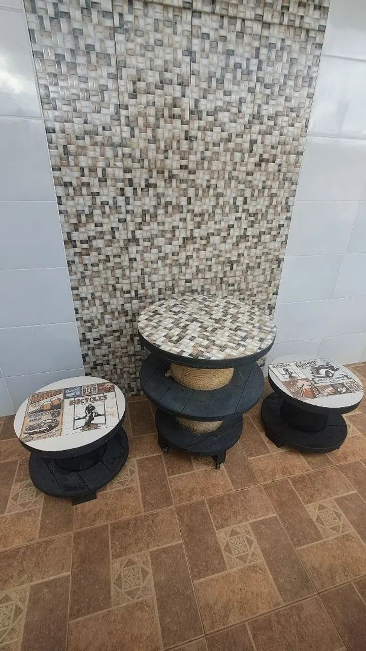 Mesa e duas cadeiras, decoração rústica 