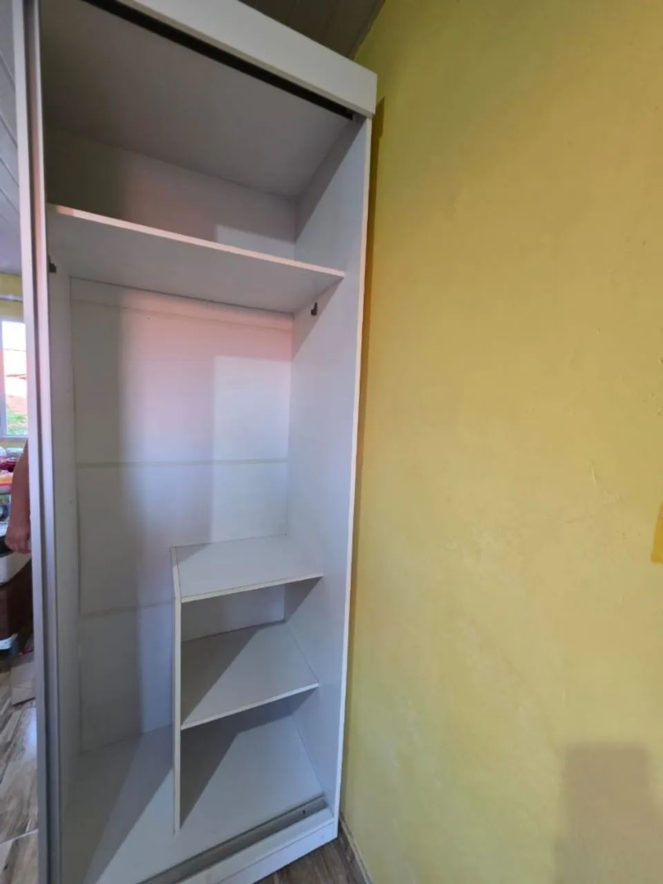 Guarda-roupa 3 portas com espelho - Foto 4