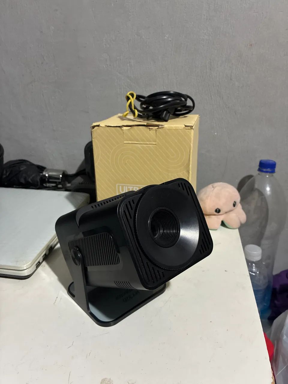 Vende-se projetor HY320