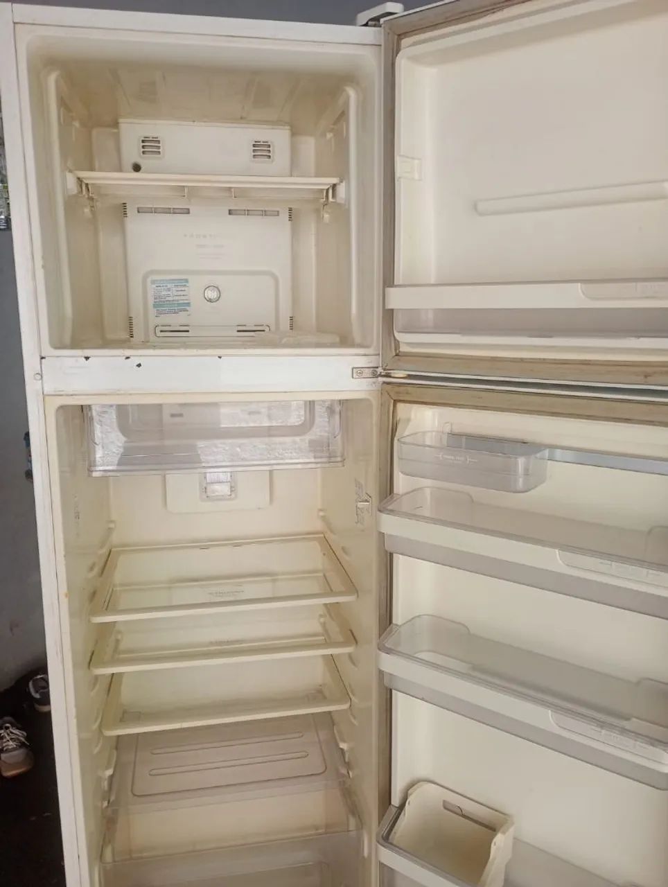 Vendo essa geladeira por 700 - Foto 3