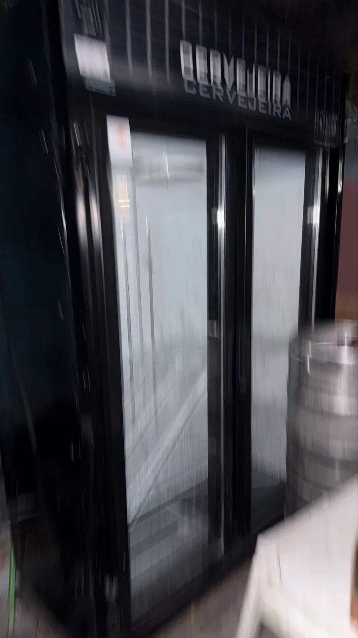 Cervejeira duas portas 