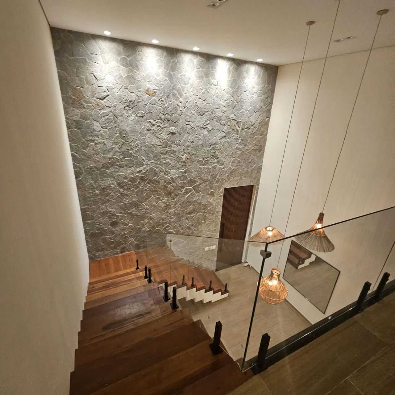 Mansão de 450m2 construídos em lote de 650m2! 5 suítes amplas, esquina, poente! - Foto 5
